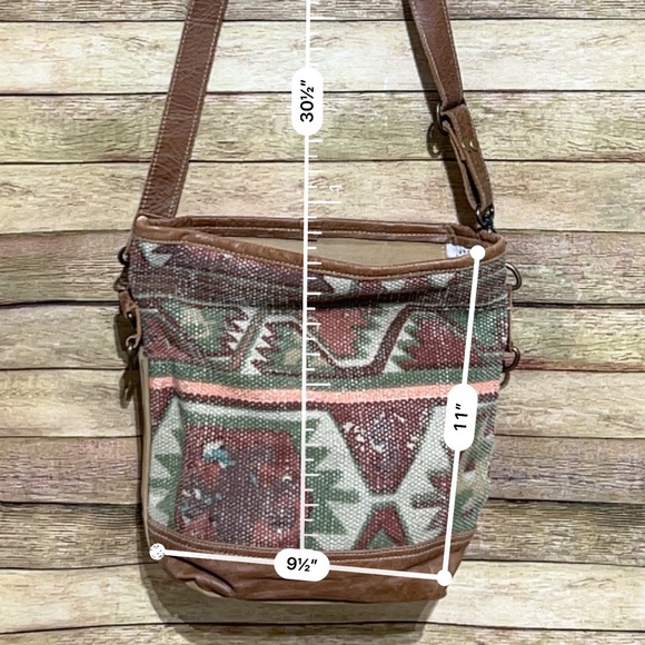 Myra B Nez Perce Shoulder Bag - Picture 6 of 9